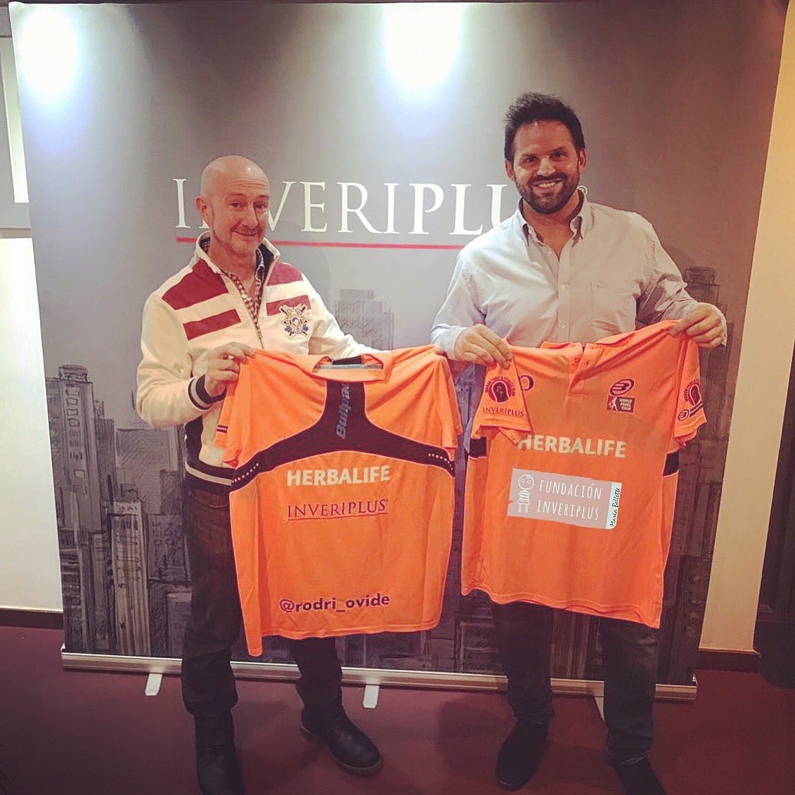 RodriOvide's tweet image. 📄🖌 Muy feliz de anunciar mi vínculo con @Inveriplus y su fundación, donde estaré 3 años siendo la cara visible del Centro de alto rendimiento para menores
1000 gracias por confiar en mí en este proyecto sin fronteras donde @PadelTraining es el punto de partida de muchos más.