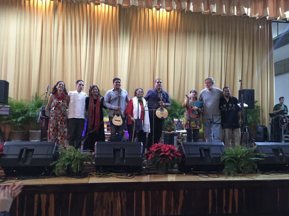 JauaMiranda's tweet photo. EN ESTE MOMENTO POR @VTV te invito a disfrutar el concierto de navidad en la Casa Andrés Bello con el Orfeón magisterial, Lilia Vera, Iván Perez Rossi, Cecilia Tod, Fabiola José y Elena Gil. https://t.co/cp8xE55tgX
