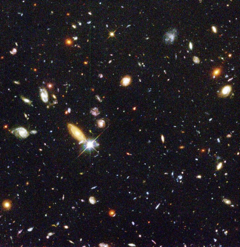 NASAHubble's tweet photo. #HubbleClassic 22 years ago this week Hubble completed observations for the Hubble Deep Field. At the time, it was the deepest optical view of the universe ever captured. It showed hundreds of never-before-seen galaxies in a tiny speck of sky that had previously appeared blank. https://t.co/joM3d3GTeW