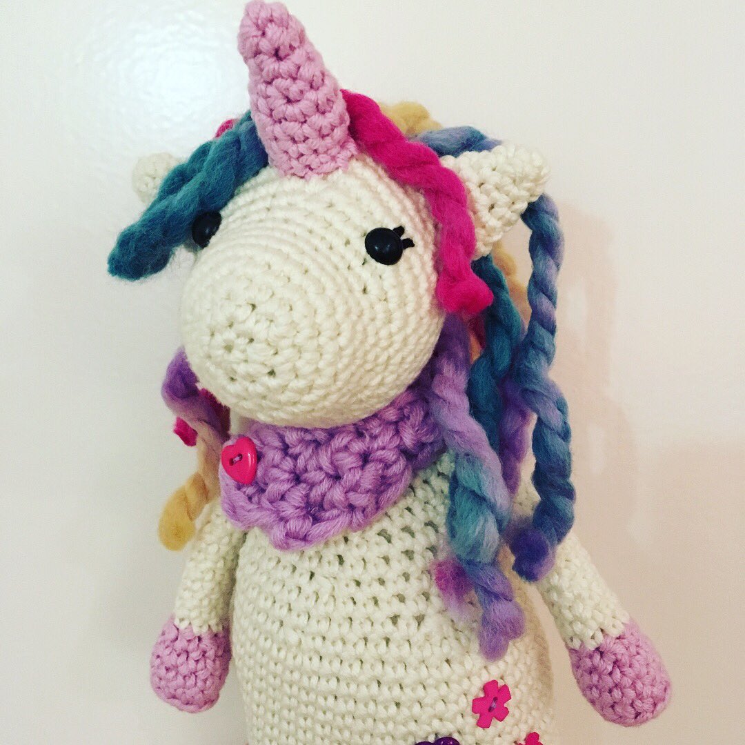 ladycrochetbcn's tweet photo. ¡Ahora ya se que los unicornios existen! 🦄
#crochetunicorn #magiccrochet #yarntherapy #amigurumi #unicorn #handmadeby #ladycrochet #Xmascrochet #buttons #justbelieve https://t.co/KxB8wa6Mho