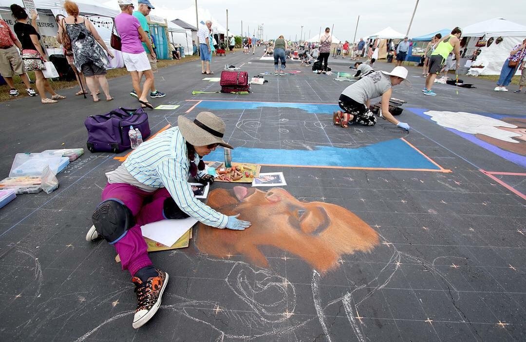 BrowardArts's tweet photo. @BrowardArts and @BrowardLibrary bring you #ChalkLit -  The first annual chalk art festival in Fort Lauderdale. Feature 2D and 3D chalk artists creating murals on Saturday, January 13, 2018. https://t.co/6ifFZVvhgk https://t.co/lVSMUqS76k