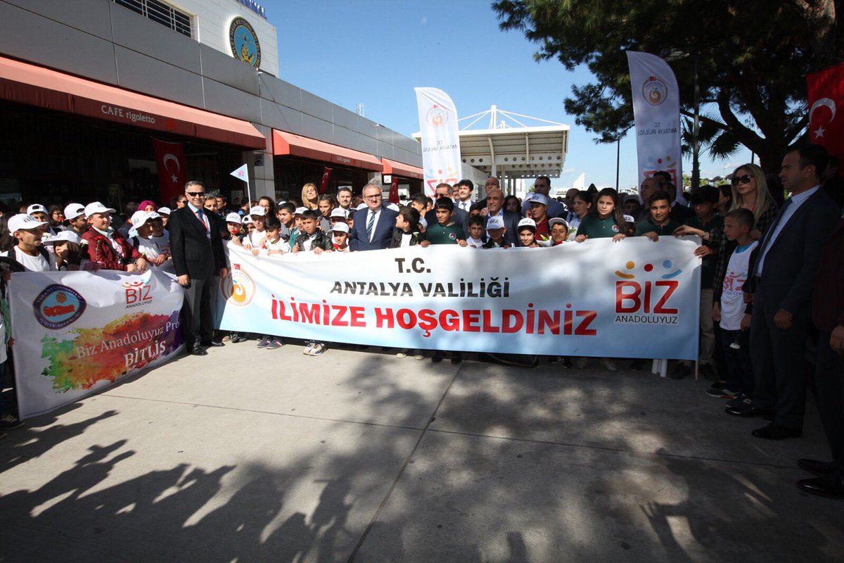 suleymansoylu's tweet photo. Sayın @EmineErdogan Hanımefendi himayesinde gerçekleşen #BizAnadoluyuz projesi kapsamında Bitlisli 147 çocuğumuz daha Antalya ziyaretinden mutlu ve güzel anılarla ayrılıyor.

Emeği geçen herkese teşekkür ediyorum. https://t.co/hxGruTz4er