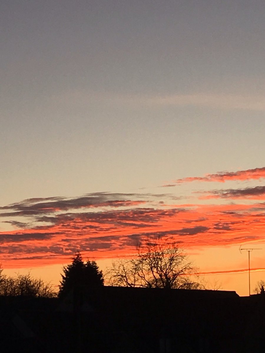 DebFielding's tweet photo. Beautiful! #sky #sunset #winter https://t.co/o2lKPpdY8W
