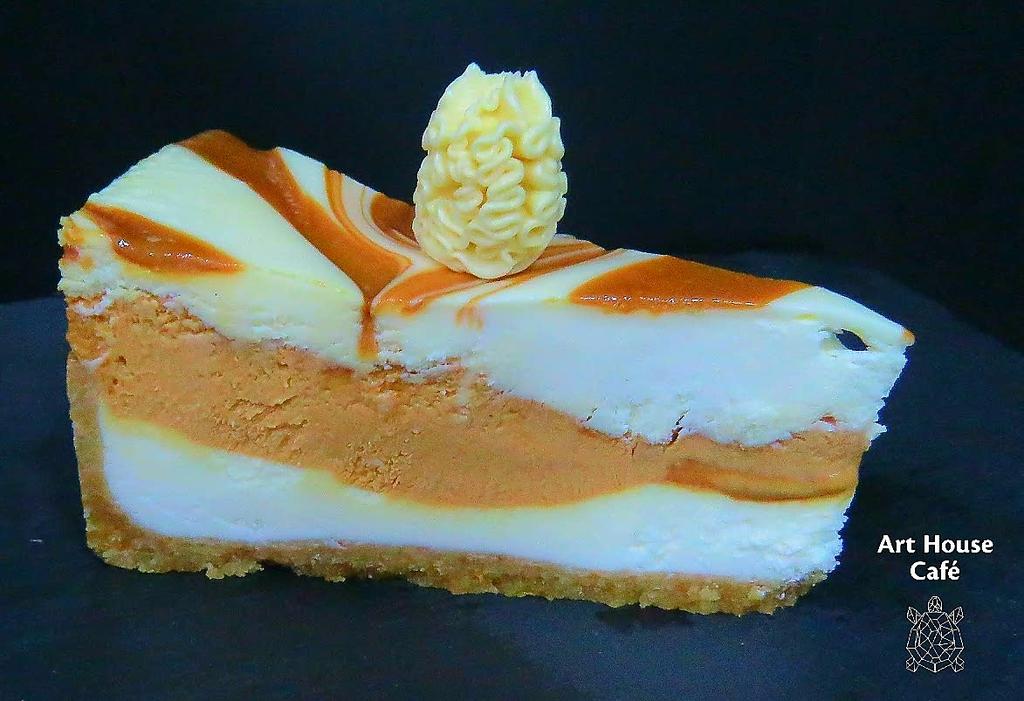 ArtHouseAD's tweet photo. Dulce De Leche Yummy Cheesecake https://t.co/FvImnrDD0Q
