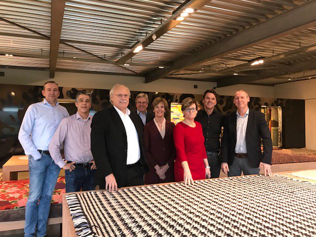 Vanmiddag is het college van B&amp;W op bezoek geweest bij Brink &amp; Campman in Lichtenvoorde. Ze werden hartelijk ontvangen door de directie. Onder het genot van een kop koffie vertelden ze over hun bedrijf. Aansluitend kreeg het college een rondleiding.