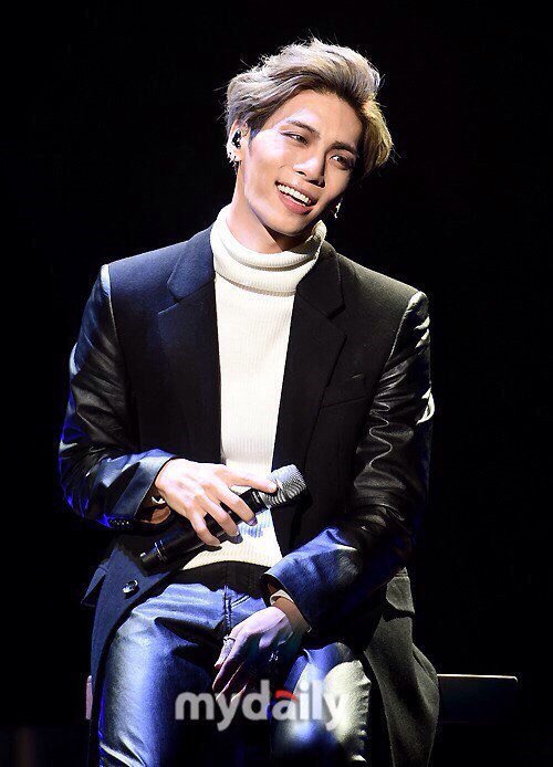 jiminipark_oppa's tweet photo. #Jonghyun
Хён, ты хорошо потрудился. Отдыхай, ты заслужил покой. https://t.co/tKPWXiIzSf