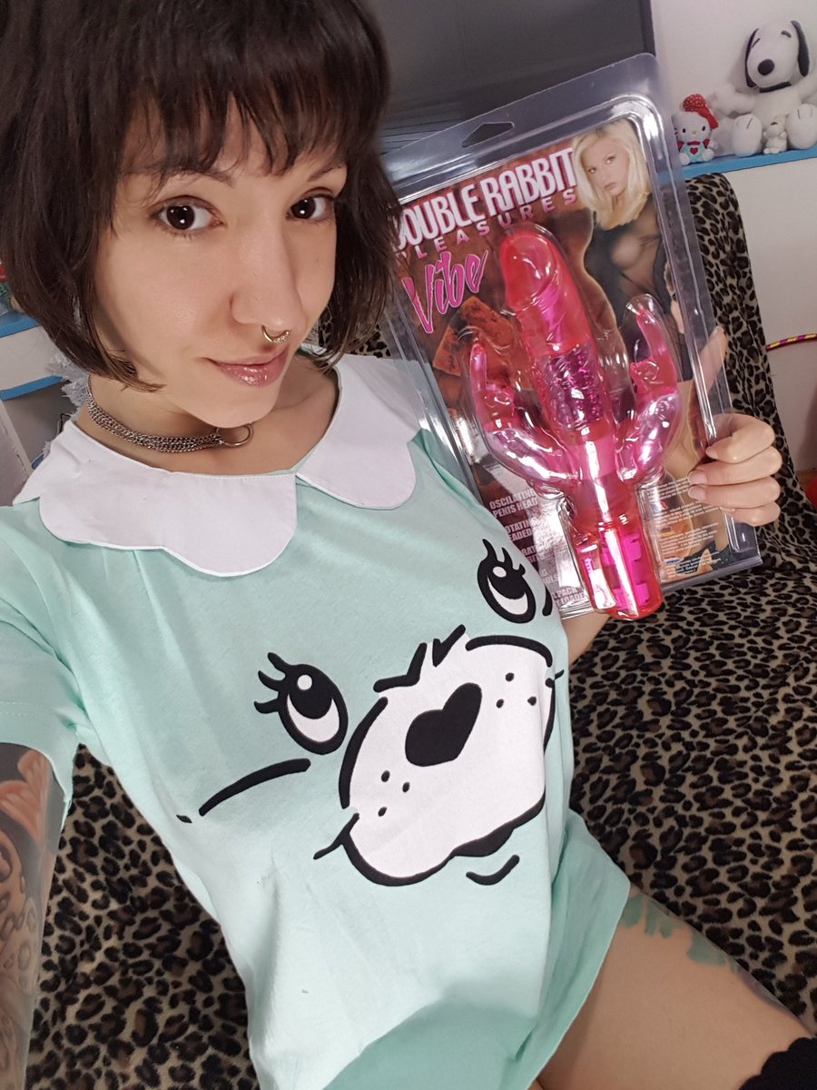 SofiMoraXxX's tweet photo. segundo #doublerabbit de mi #sexshop favorito @SexPlace consiguelo con el codigo descuento sofimora --》 sexplace.es 《-- https://t.co/XPDegMhICn