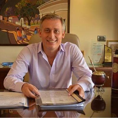 suenalados's tweet photo. [EN LINEA] @EstebanAviles, intendente de #VillaCarlosPaz.
"Tenemos el orgullo de afirmar que tenemos siete hoteles nuevos para la temporada"

#ConTodoAlAire https://t.co/qePhHQXcHq