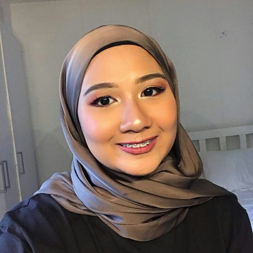 RETWEET IF SHE IS PRETTY. HELP A GIRL OUT. MY DEAREST FRIEND RIGHT HERE THINKS SHE IS NOT BUT I HONESTLY THINK SHE IS BEAUTIFUL. PROVE HER WRONG. RETWEET THIS SHIT. I LOVE YOU BABE. YOU ARE BEAUTIFUL.