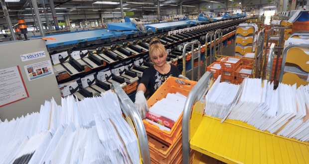 LesEchos's tweet photo. La Poste plus utile que Google selon les Français https://t.co/C6n9HVsA6w https://t.co/zvacZLSsPp