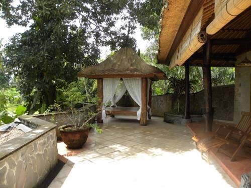 Craftnez's tweet photo. Gazebo at tegalalang villa for sale . Check on  https://t.co/4DpPeKU1gz #realty #ubud #realtyid #ubudhomesforsale https://t.co/MSpJiugomr