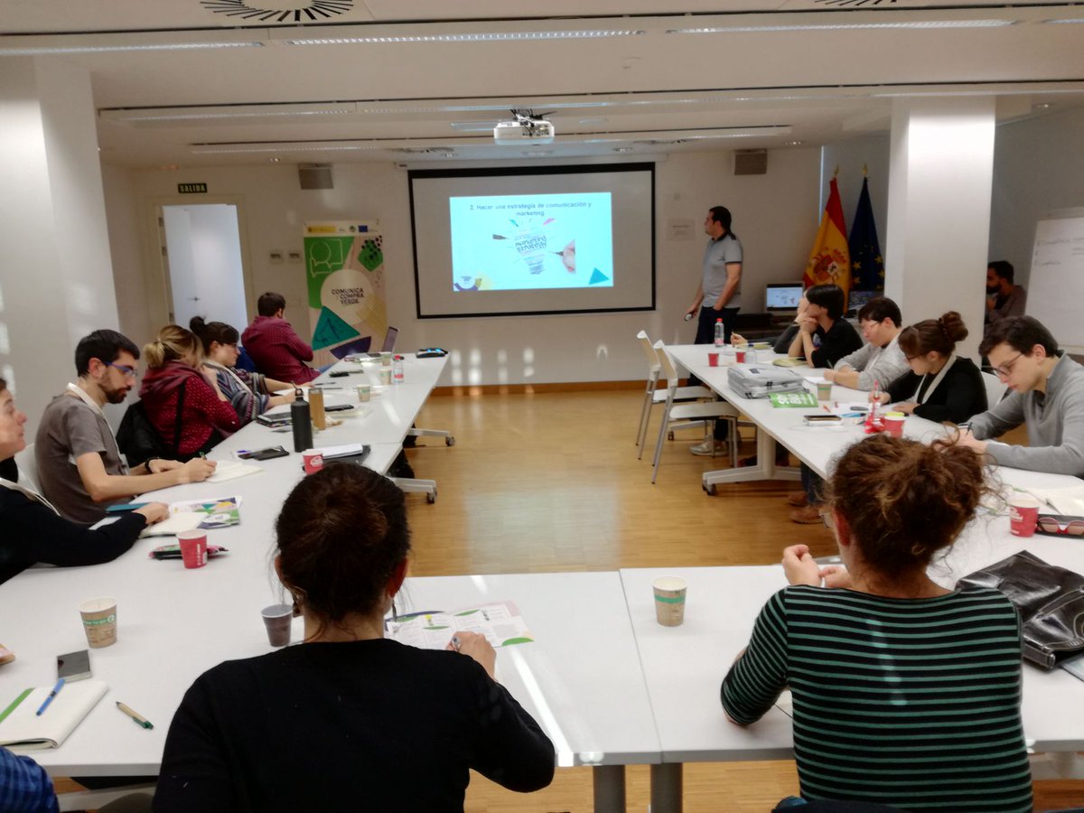 emprendeverde's tweet photo. Hablamos de publicidad online y offline para potenciar tu emprendimiento verde con @Pedro_Turro. #ComunicayCompraVerde https://t.co/3XUVfhdmck