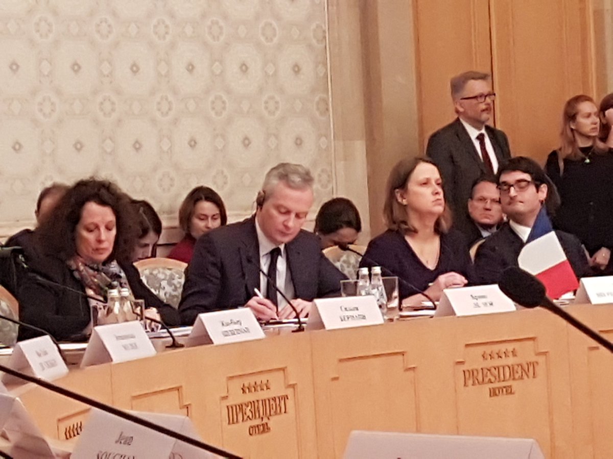 Au CEFIC à Moscou on parle grands groupe et entreprises du CAC 40.
Mais aussi bien du côté Russe que Français il est souligné le rôle des PME. Il était primordiale que la CPME soit représentée.