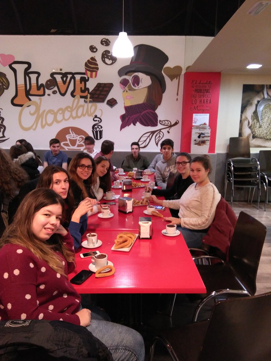 Salesian_Boscos's tweet photo. #intercambioLogroñoLibourne #chocolateconchurros #quebuenos https://t.co/c5ycdCg1fi