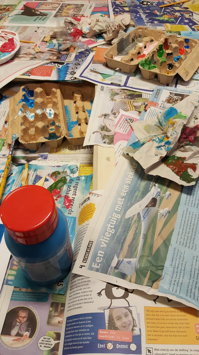 LiekevanderPale's tweet photo. 5 minuten na 'some #SeriousColouring' ! Zou Van Gogh er ook zo'n zooi van gemaakt hebben!? #workshopVanGogh @SeriousRequest @obsHeuvellaan https://t.co/nZC5XTgCvx