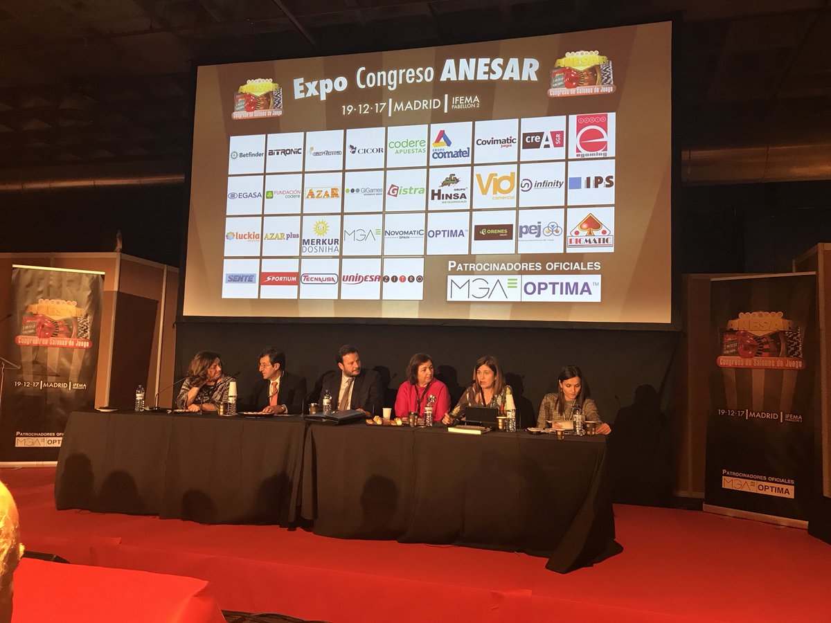 famacasman's tweet photo. Susana Pastor, Directora de Ordenación del Juego de Castilla-La Mancha, defiende en el Congreso de ANESAR los efectos positivos de la planificación de máquinas y de establecimientos de juego https://t.co/Zfkqc1dPAB