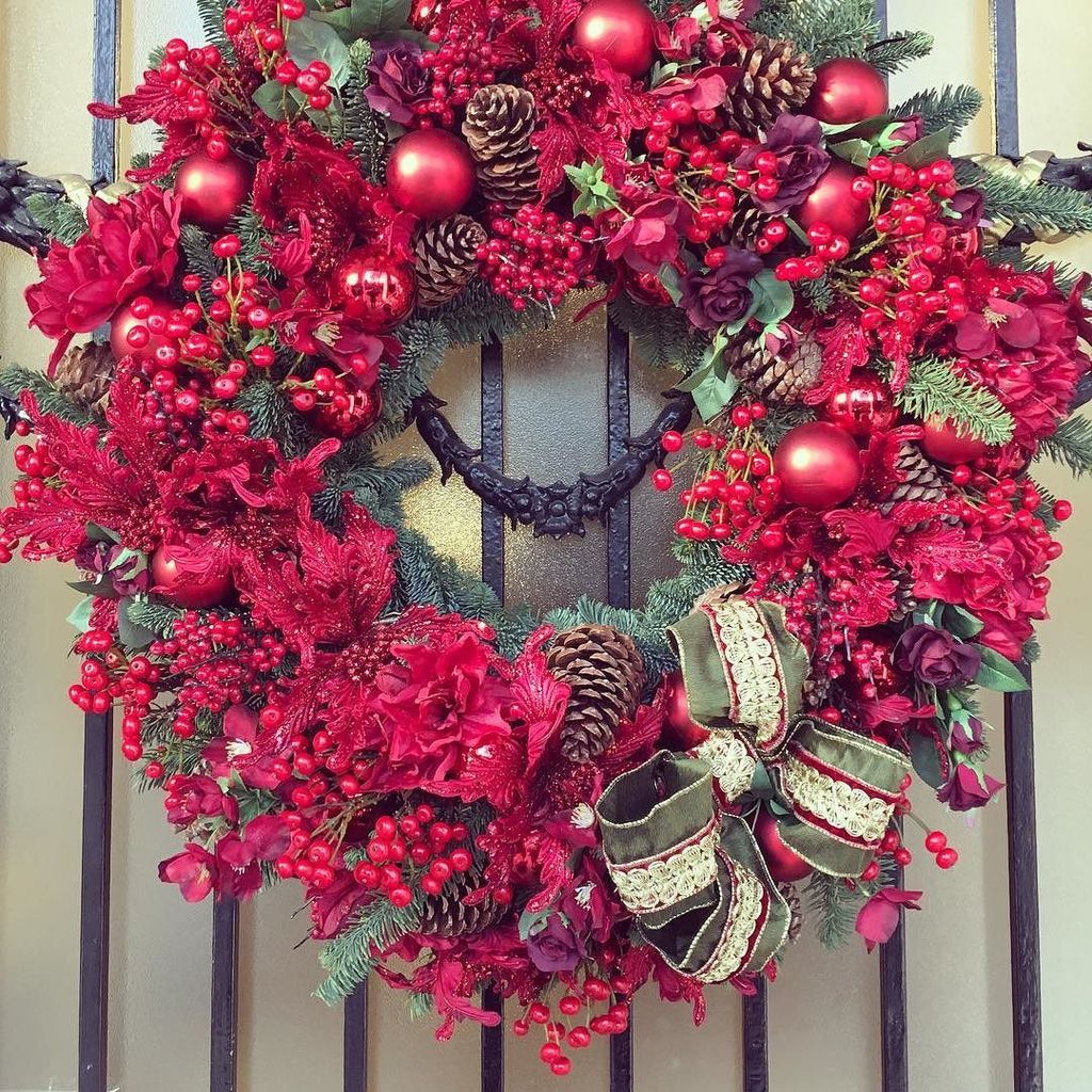 Ruby Tuesday. Warming up a very chilly day with our Belgravia Christmas Cornucopia. #christmascountdown #christmasinlondon #happyholidays ift.tt/2oIf9vs