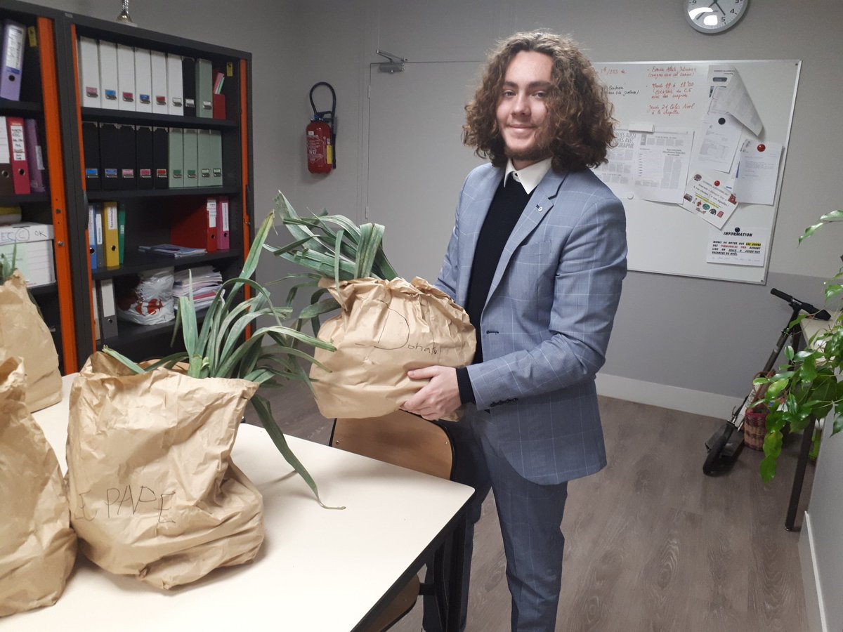 Bio_Protec's tweet photo. 1ere livraison dans la salle des profs #minientreprise @epaidf @epafrance  @brubrucolombien @AulnaySousBois https://t.co/cE6yPIpBI6
