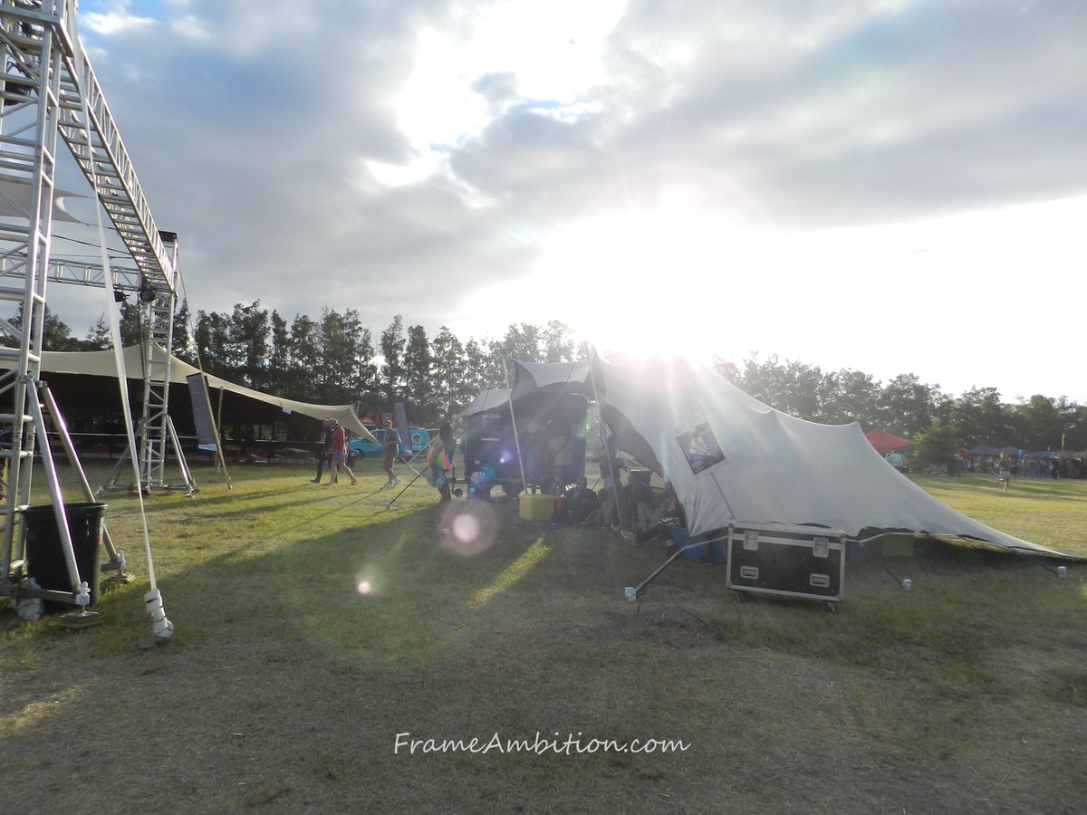 Julie O // FrameAmbition.com tweet media