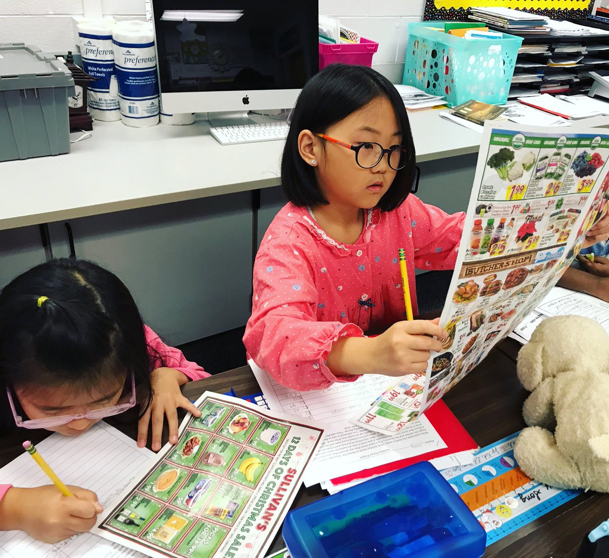 EChae102's tweet image. Winter break is just around the corner.. budgeting and planning our perfect holiday dinner! 🍽 #MathApplications #TESPride #D102learns