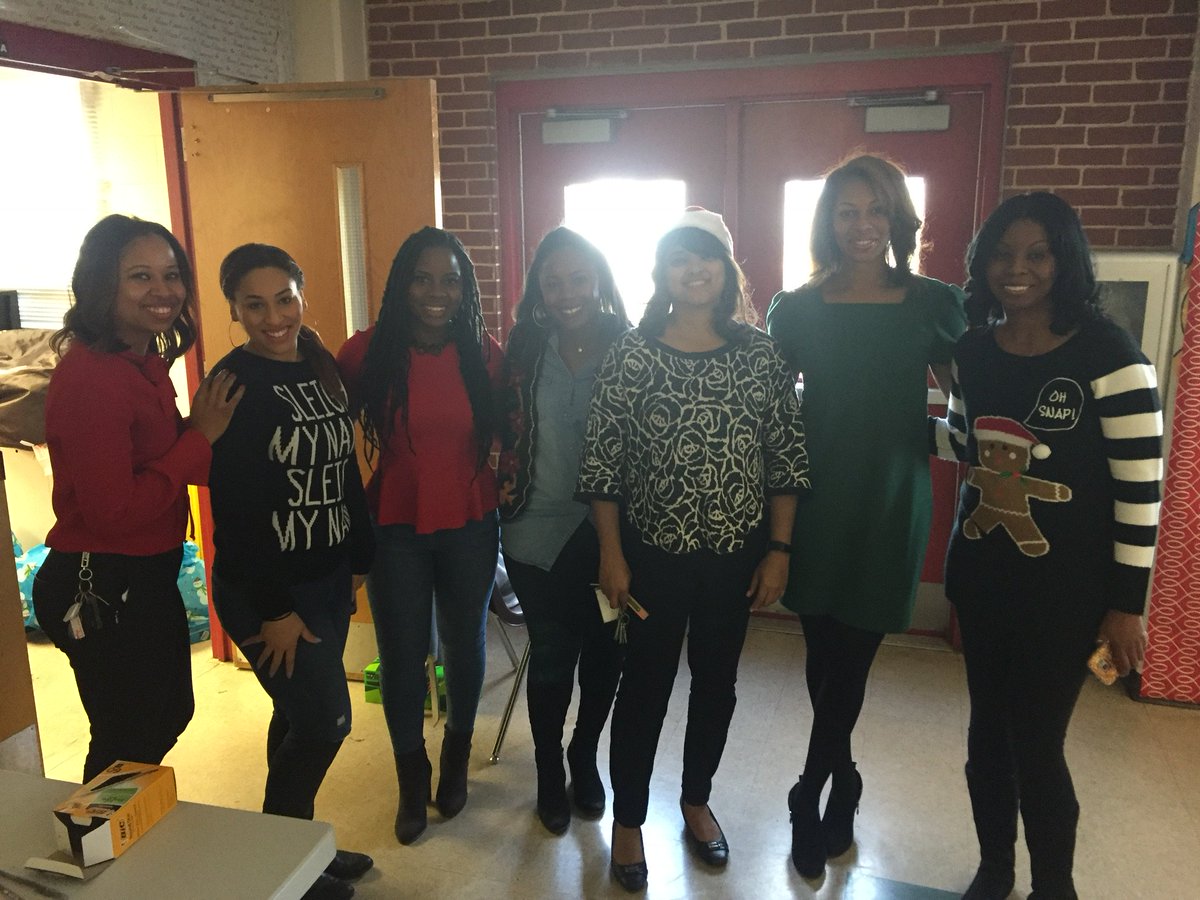 RE_1995's tweet photo. Over 175 RE students, parents & family members spent Saturday with us & our partner #12DaysATL, who gave each of our kids a bag full of Christmas presents from personalized interviews. The care, attention & time these women took was exceptional. #ParentEngagementMatters https://t.co/lIx66zcELw