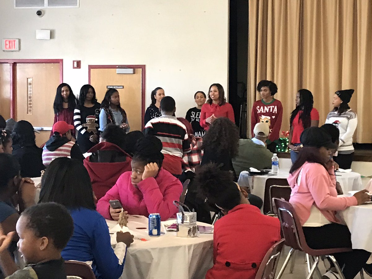 RE_1995's tweet photo. Over 175 RE students, parents & family members spent Saturday with us & our partner #12DaysATL, who gave each of our kids a bag full of Christmas presents from personalized interviews. The care, attention & time these women took was exceptional. #ParentEngagementMatters https://t.co/lIx66zcELw