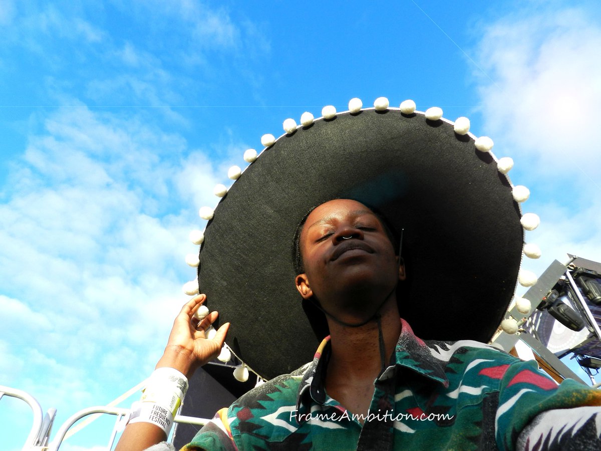 Julie O // FrameAmbition.com tweet media