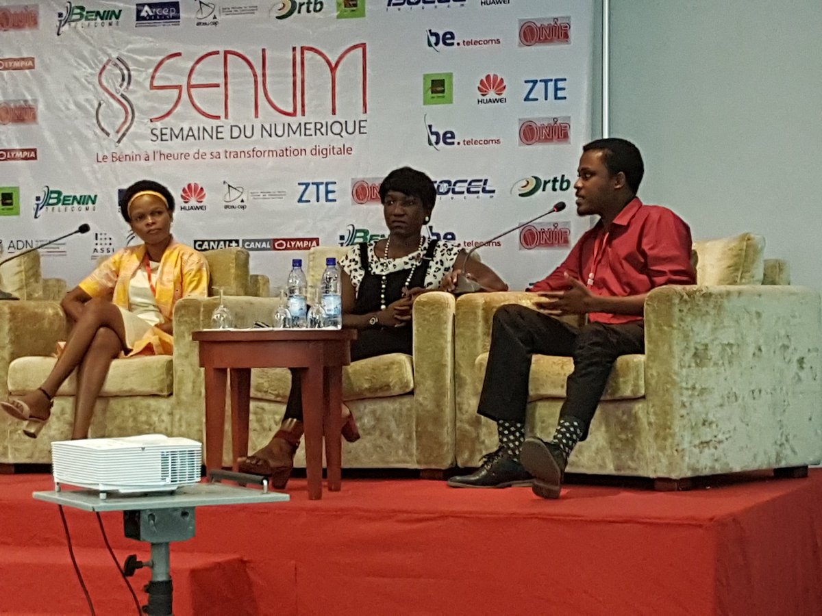 AurelieASZ's tweet photo. Le numérique au service de l'autonomisation des femmes. Deuxième panel du forum national de l'économie numérique 
#SENUM2017 
#beninnumerique https://t.co/J4sGLikkxM