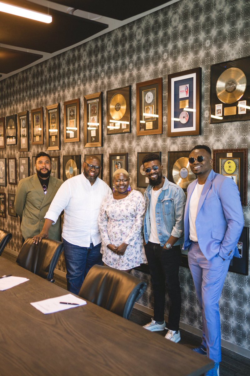 tresorofficial's tweet photo. 2/2  
Releases for 2018, under the partnership umbrella, include BATUNDI and BONJ.  Watch this space! 📸 @jasonhaji 
#UNIVERSAL #JACQUEL  #BATUNDI #BONJ https://t.co/4lTve9OlRS