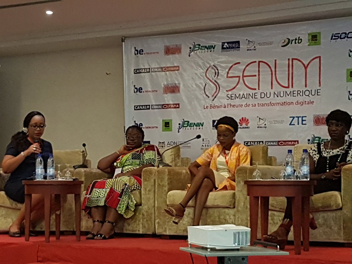 AurelieASZ's tweet photo. Le numérique au service de l'autonomisation des femmes. Deuxième panel du forum national de l'économie numérique 
#SENUM2017 
#beninnumerique https://t.co/J4sGLikkxM