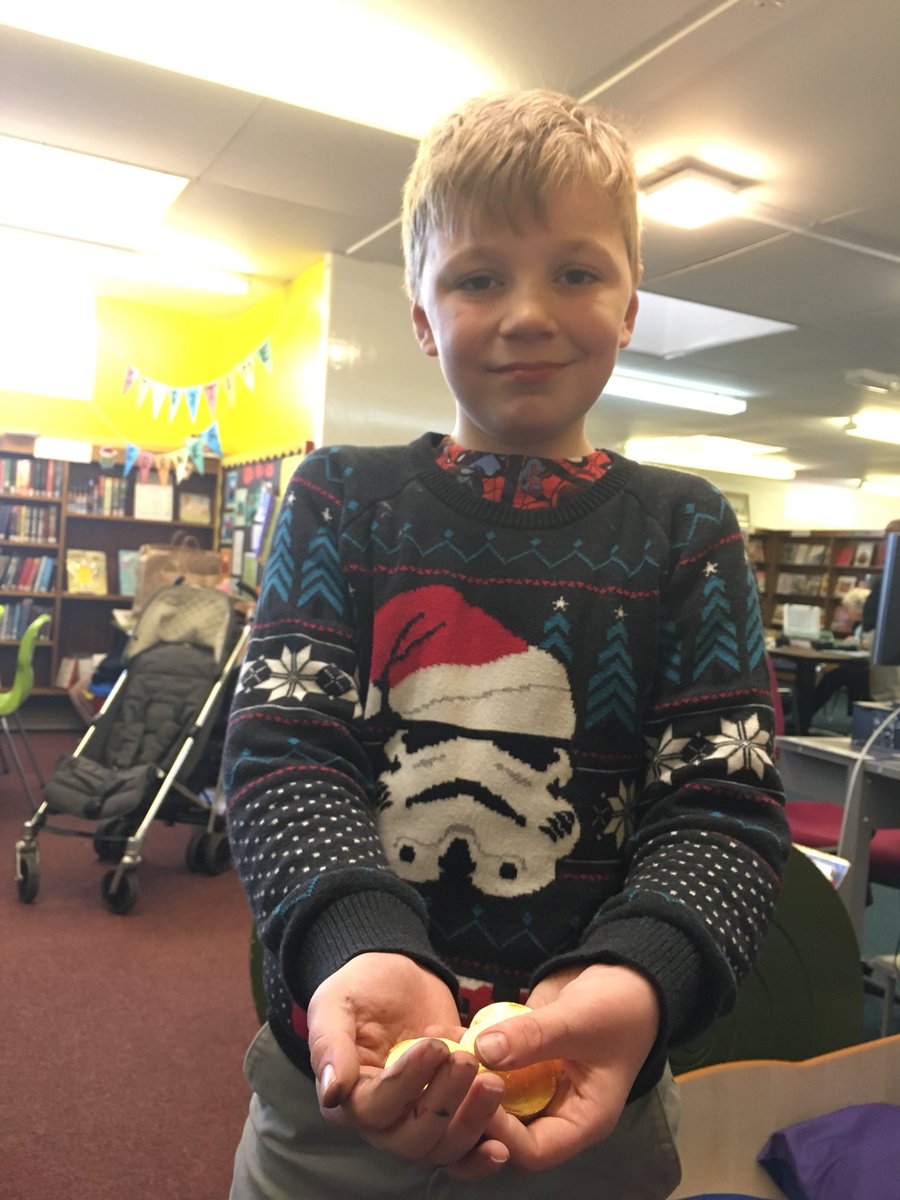 GingerbreadsH's tweet photo. Christmas crafts in the library followed by a gold coin hunt #homeeducation #xmascrafts #christmas https://t.co/Wf9kzjkQcp