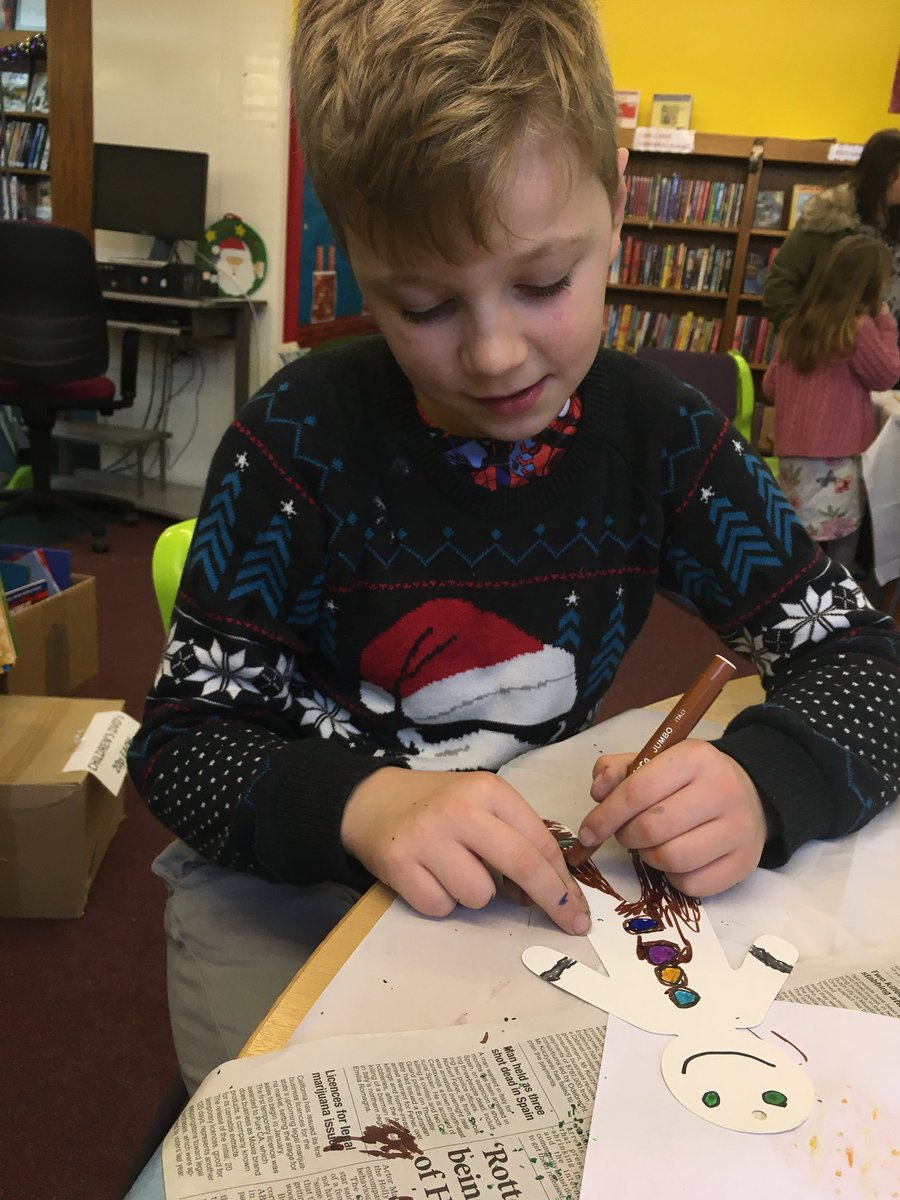 GingerbreadsH's tweet photo. Christmas crafts in the library followed by a gold coin hunt #homeeducation #xmascrafts #christmas https://t.co/Wf9kzjkQcp