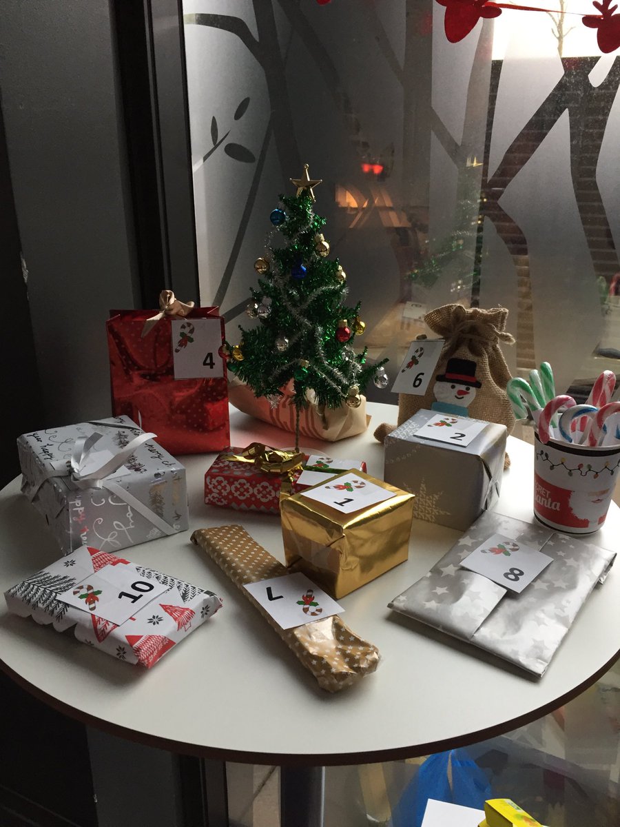 ValerieTalon's tweet image. On fête Secret Santa au client center #ibmclientcenter @Chlalande @sophiepaillard