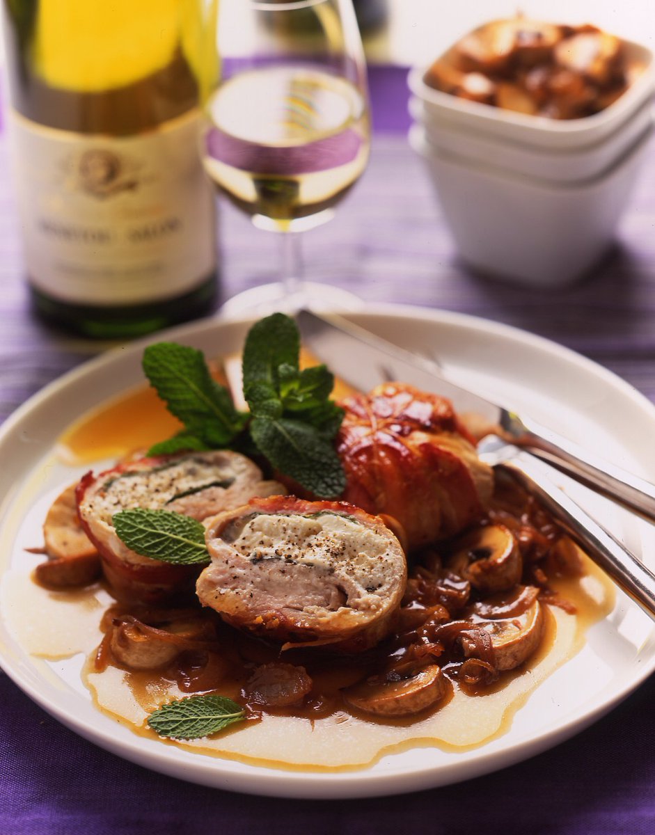 MyLoireValley's tweet photo. ~INSTANT GOURMAND~ #Sancerre #Pouilly #Quincy #Reuilly #Menetou... Pour accompagner vos repas de fête, pensez aux @VinsCentreLoire ! 🥂 #ValdeLoire #VinsCentreLoire #BIVC https://t.co/iRKUZ1mDqa