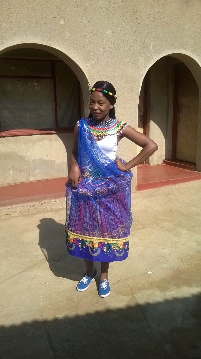 Andzie8's tweet photo. Missing my sister, i love you tiyisela ndlovu https://t.co/U6olW9bWY0