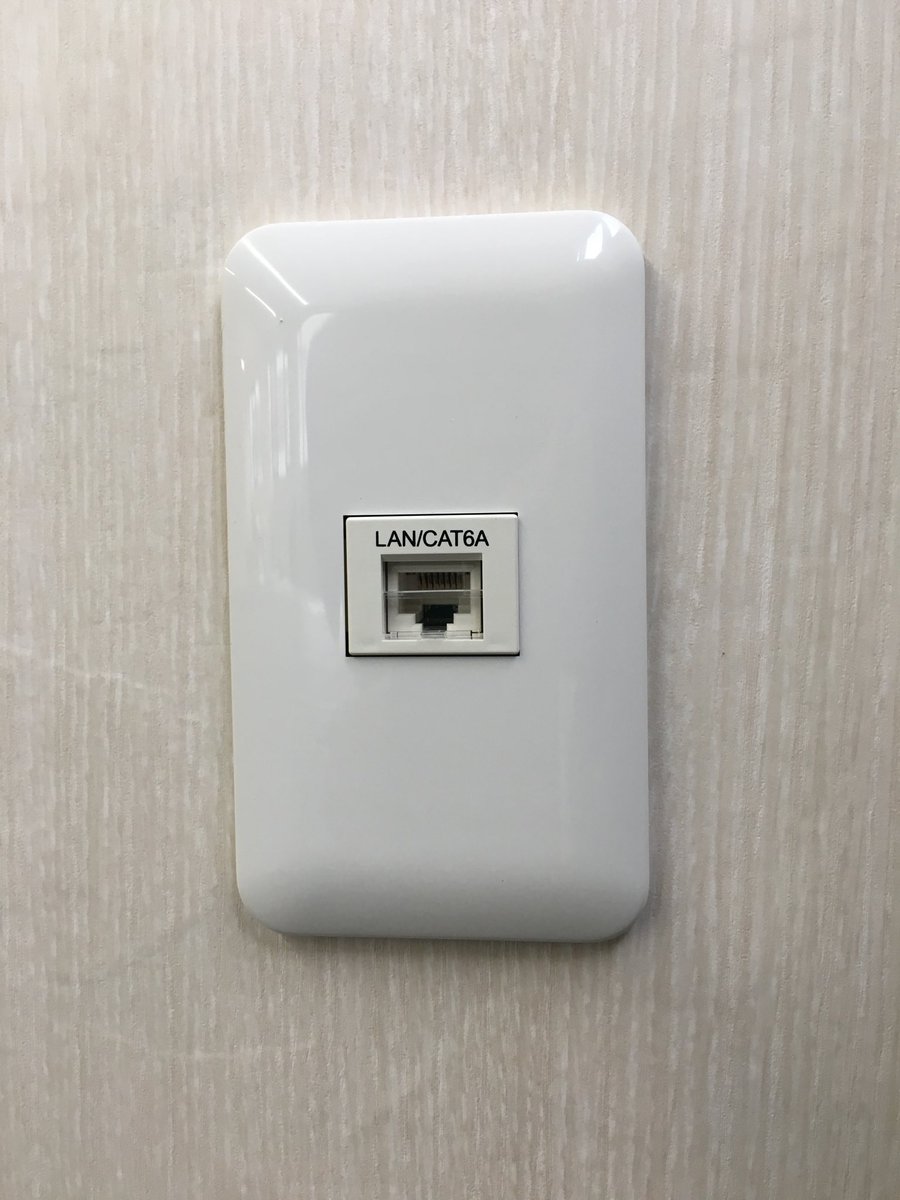 WebsoftTokyo's tweet photo. 昨日の千代田区のお客様はカテゴリー6aでと頼まれました。カテ6aは施工が大変ですが、無事に終わりました！
詳しくはhttps://t.co/fsb35LxJib
#LAN工事#LAN配線#インターネット工事 https://t.co/2vTObrvwXa