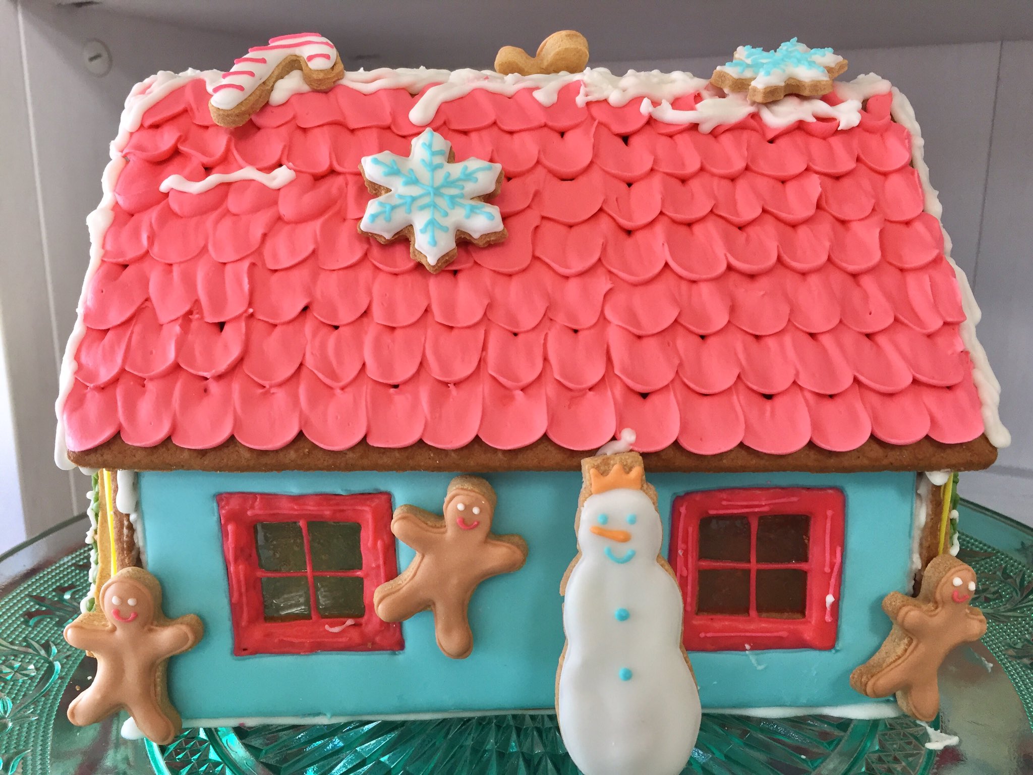 14cookies アイシングクッキー On Twitter Ikeaで見つけたキットでお菓子の家を作りました シナモンとカルダモンのいい香り アイシングクッキーはヘクセンハウスの飾りにもぴったりです 来年も作りたい Ikea ヘクセンハウス ジンジャーブレッド