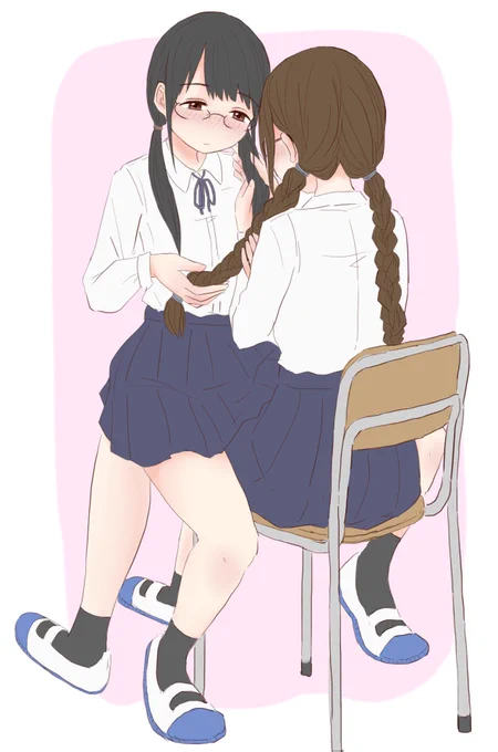 女の子を膝に乗っけてその子の髪の毛を編むやつ