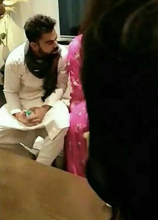 Newlyweds  @AnushkaSharma &  @imVkohli with  @bhawnadhingra2 in Delhi post their honeymoon   #Virushka