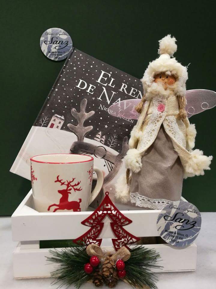 La Librería Papelería Sanz Sanz añadiendo valor a nuestras #CajasNavideñas (6€ la unidad)!! Así quedan perfectas ¿no os parece?🎄📥📖📔