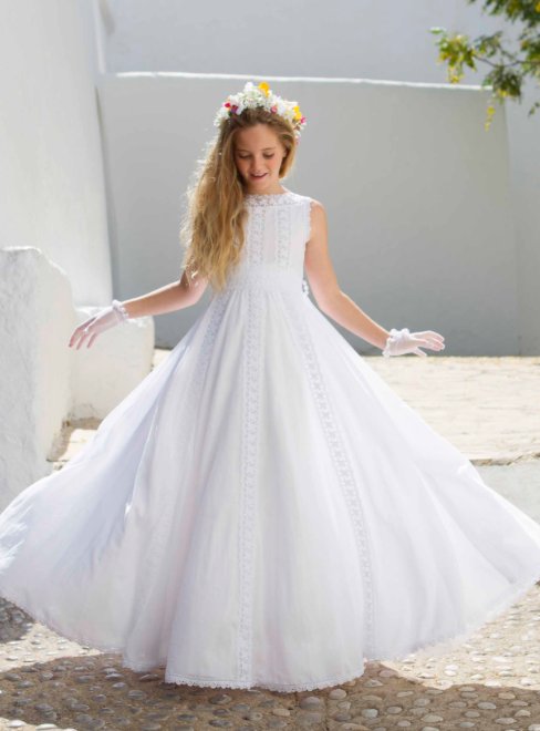 Twitter 上的 Charo Ruiz Ibiza："El día de la Primera Comunión es momento en la vida de nuestras princesas. Cuidar los detalles de su vestido forma parte de este hermoso