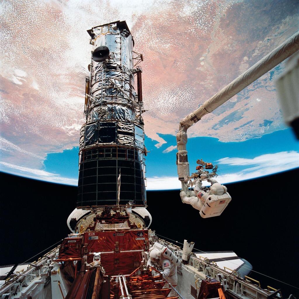 AstroHardin's tweet photo. The Hubble Space Telescope and Space Shuttle Endeavour during a repair mission in 1993. #STS61 #NASA https://t.co/ah4vvXybOZ