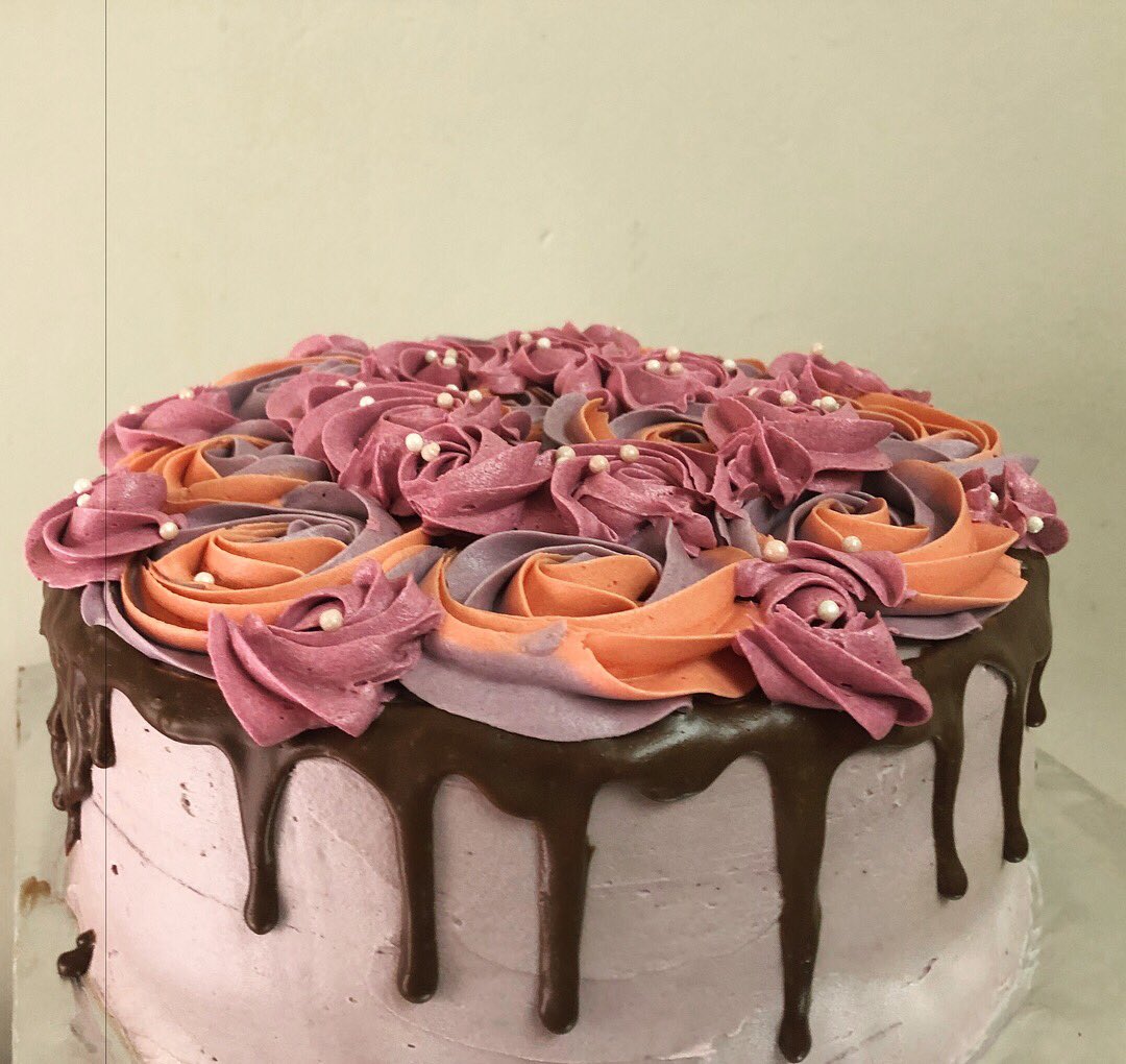 KJcupcakess's tweet photo. Say “Hello” to the Purple Roses Drip Cake! Pretty-In-Purple! #KJcupcakes #Purple #HomemadeCakes #HomemadeBoxes #Gambia #Africa https://t.co/cXJYRwQQIB