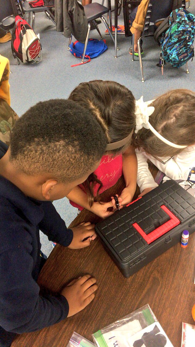 MrsHHoskins's tweet photo. Polar express โbreak outโ challenge was a hit! We focused on cause and effect, context clues, and sequencing! #gothirdgrade https://t.co/G4cQewZQL1