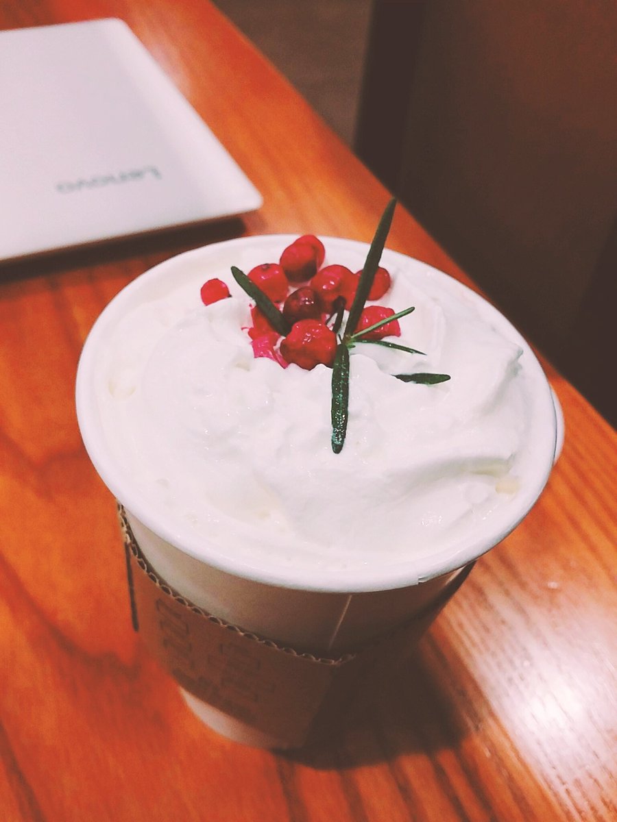 #스타벅스 #홀리피치애플사이더
#디카페인 달달한 복숭아 사과맛!