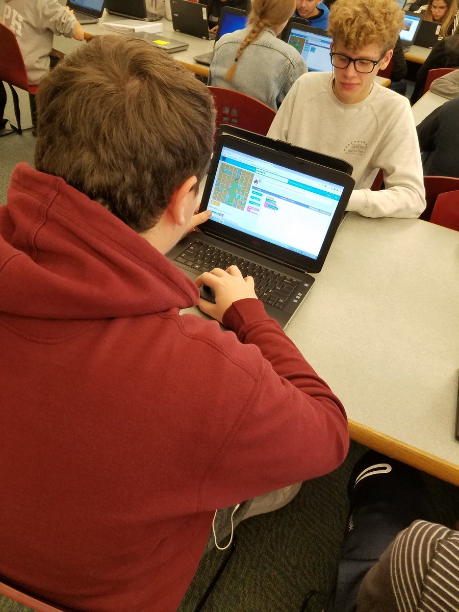 lindyhslmc's tweet image. #HourOfCode2017 Holly Jolly coding by the fireplace #lindylmc @lindenhursths @LindenhurstUFSD @CJMGrant @LenDiBiase @dgiord1116 @Vinssane #computerscience @codeorg #LookatLindy