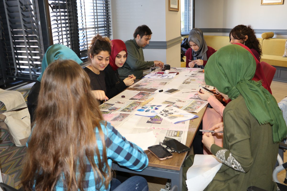 GenclikModeli's tweet photo. Gençler, mum modelaj eğitimi sonunda hayallerini gerçeğe dönüştürdü.
#İBB #GenclikMeclisi #Mum #Modelaj https://t.co/gnE8mdEXjR