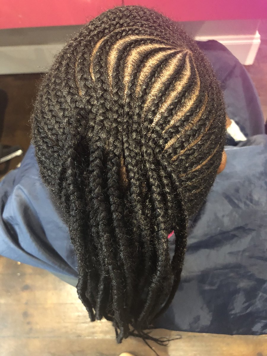 ZarLushh's tweet photo. Zarlush cornrows done by Zama 🙌🏾👌🏾✊🏾
#Zarlush #BeautyBar #Salon #hair #braidedhair #braids #cornrows #cornrowstyles #cornrowsonfleek 
#womeninbusiness #blackowned #parkhurston4th #parkhurst #johannesburg #blackbusiness #entrepreneurs #entrepreneurship https://t.co/Q6AVEhHlKr