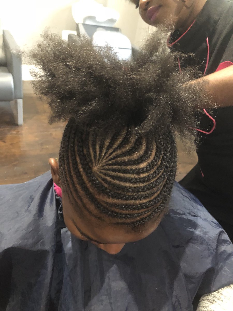 ZarLushh's tweet photo. Zarlush cornrows done by Zama 🙌🏾👌🏾✊🏾
#Zarlush #BeautyBar #Salon #hair #braidedhair #braids #cornrows #cornrowstyles #cornrowsonfleek 
#womeninbusiness #blackowned #parkhurston4th #parkhurst #johannesburg #blackbusiness #entrepreneurs #entrepreneurship https://t.co/Q6AVEhHlKr