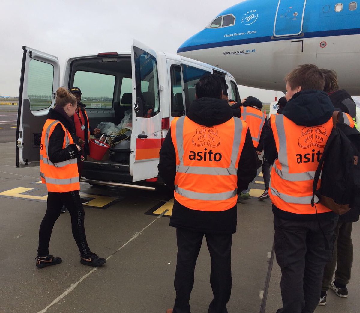 “Deze stage is belangrijk voor mij. Ik wil laten zien dat ik het kan!” De nieuwe lichting praktijkschooljongeren is gemotiveerd en ziet het belang van werken! <a href="/schiphol/">Amsterdam Airport Schiphol</a> @devolkskrant